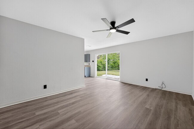 Photo - 302 Independence Dr