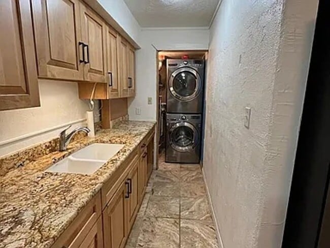 Photo - 3033 W 4th Ave