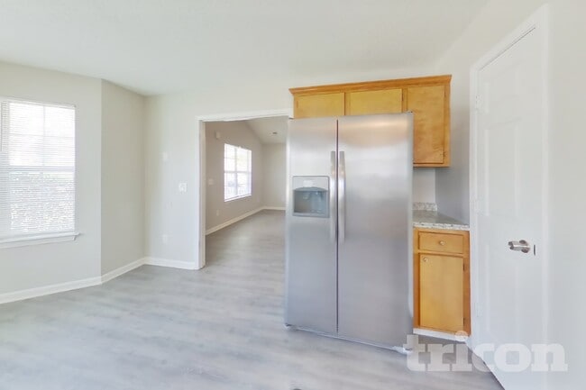 Photo - 120 Oakbrook Village Rd