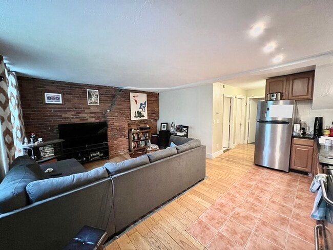 Building Photo - 99 Saint Botolph St Unit 2