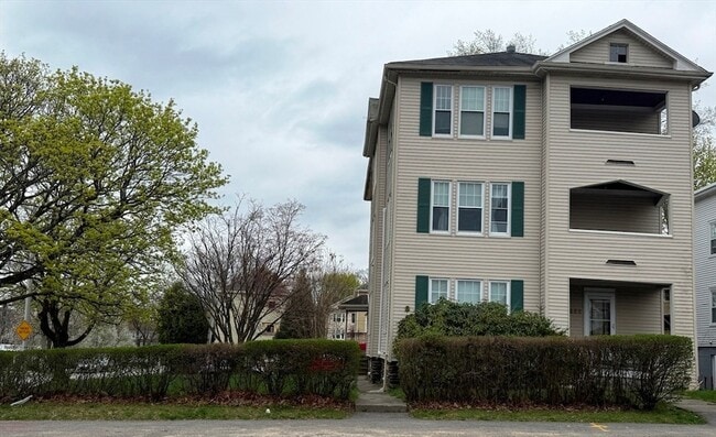 Building Photo - 352 Chandler St Unit 1