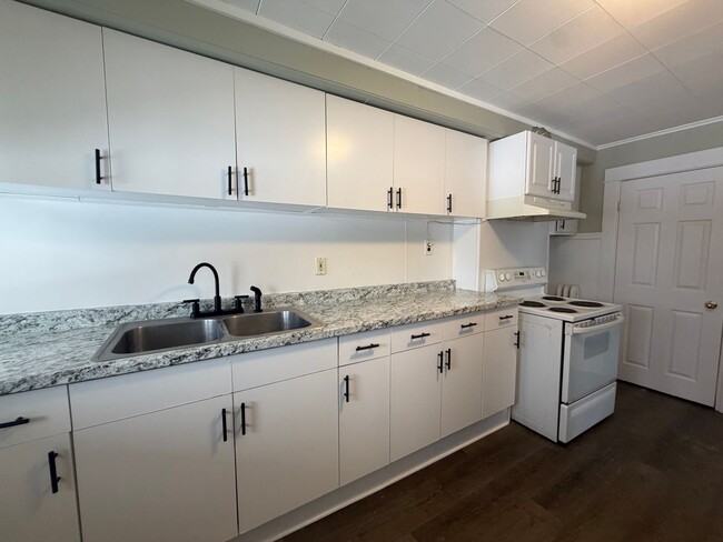 Building Photo - Move-In Ready 3-Bed, 1-Bath Home in Pittsfield