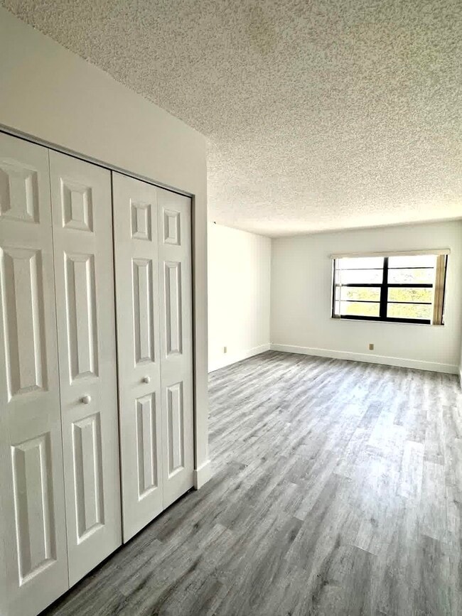 Photo - 9235 SW 8th St Unidad 512