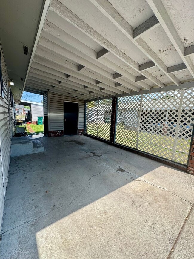 Photo - Renovated 2 bed 1 bath duplex near town center