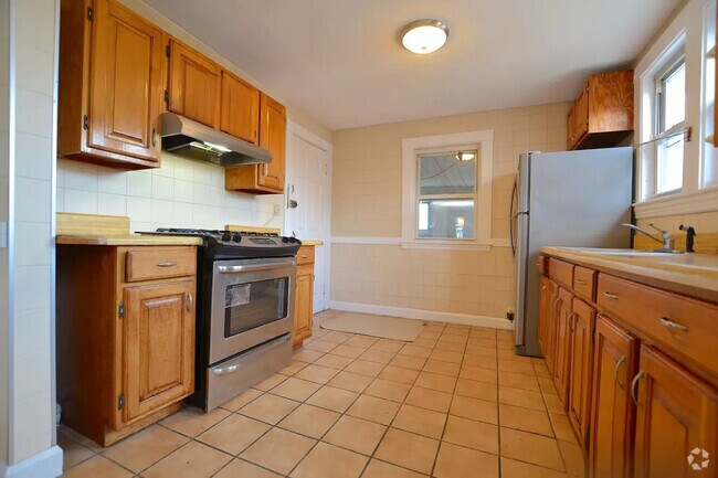Building Photo - 115 Lanark Rd Unit 1 Rental
