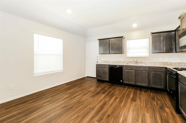 2157 Middle Rdg Dr