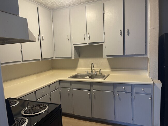 Photo - 251 E 25th St