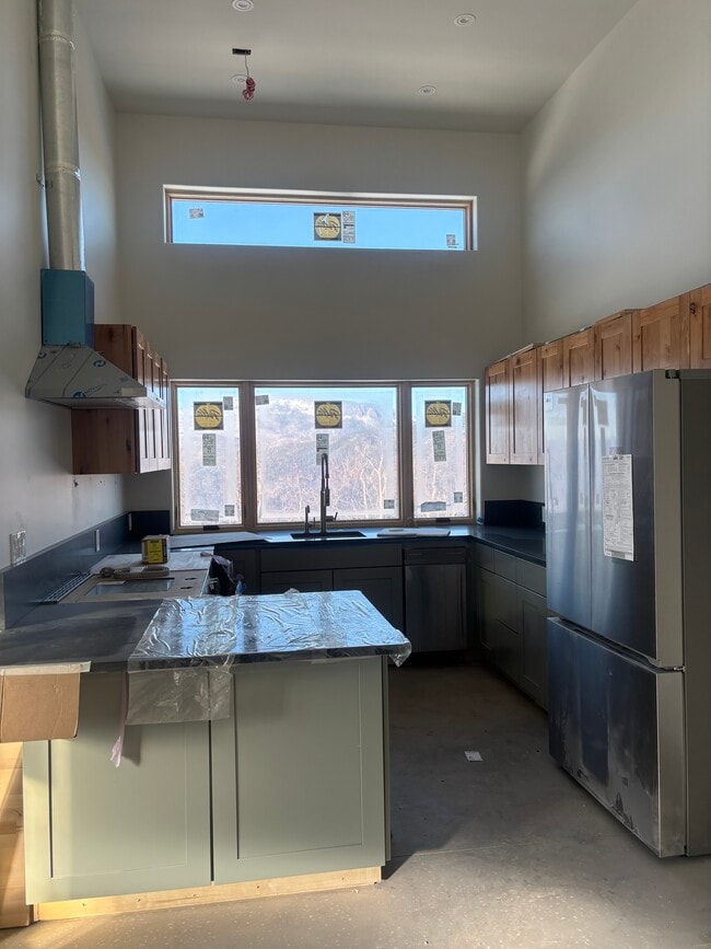 Full kitchen - 1905 Bear Ridge Rd Unit 1905BearRidgeRoadCDU