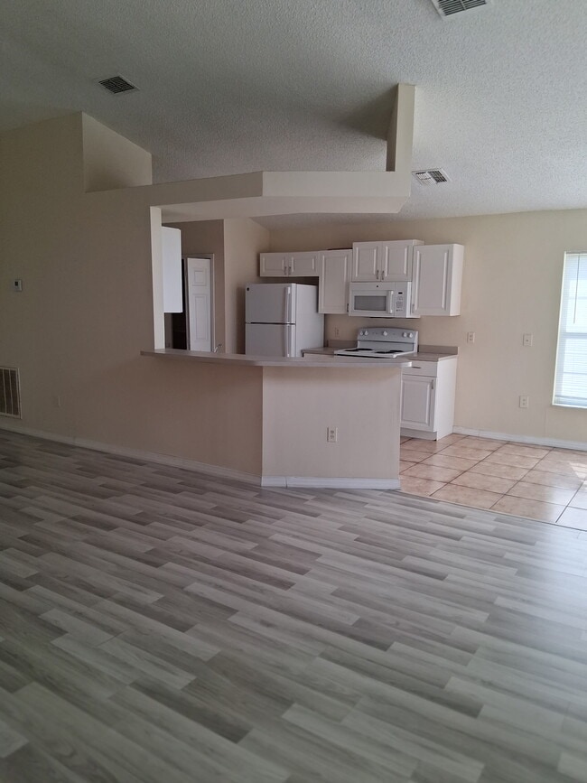 Photo - 2563 Davenport Cir