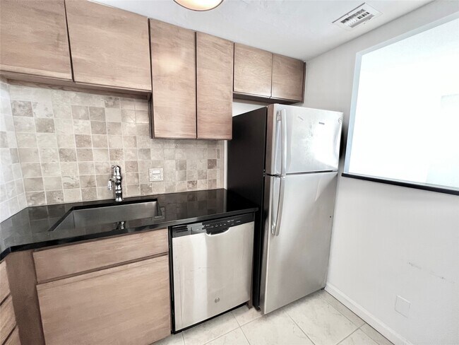 Photo - 2016 Main St Unit 1608