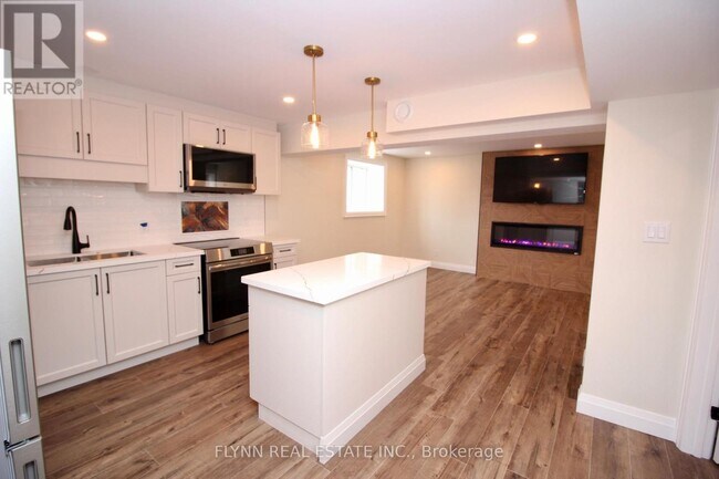 Photo - 3008 Young Ave Unité 2