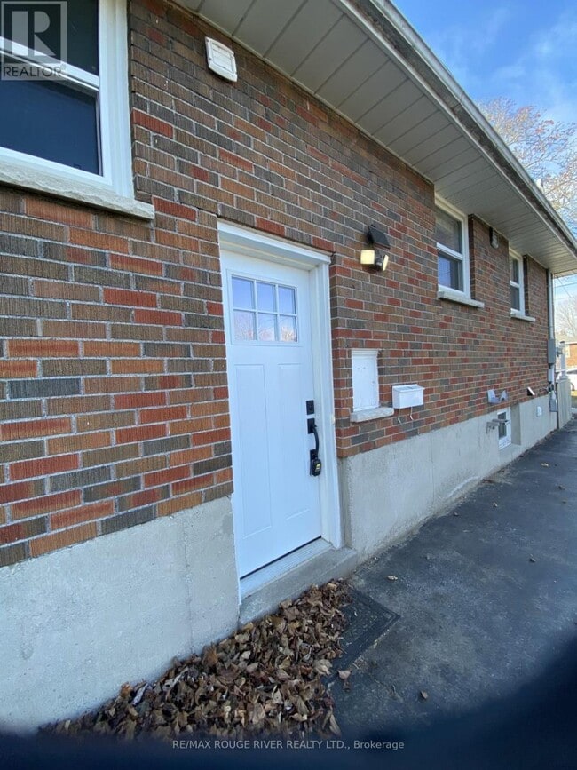 Photo - 457 Marion St