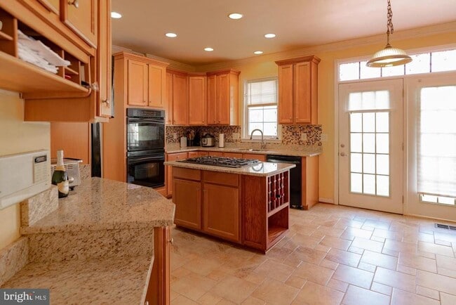 Photo - 9577 5th Pl
