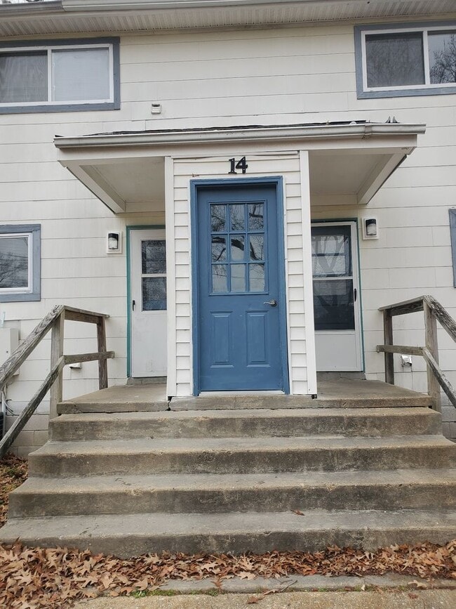 Photo - An Adorable two bedroom is move in ready! Unit 14 Pollux Circle E. -Apt 4
