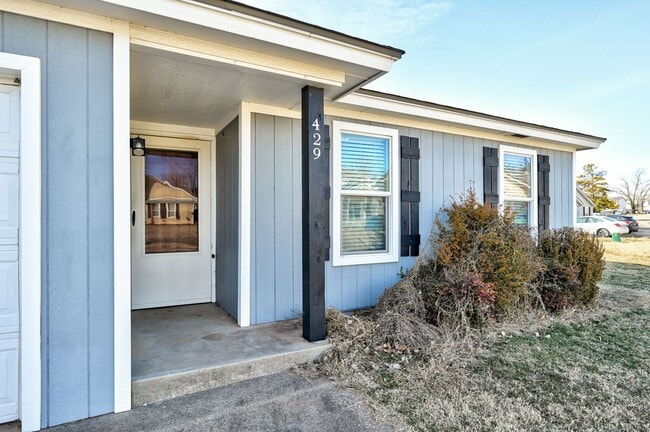 Photo - 3 Bed, 2 Bath Home Near UCO and Hafer Park