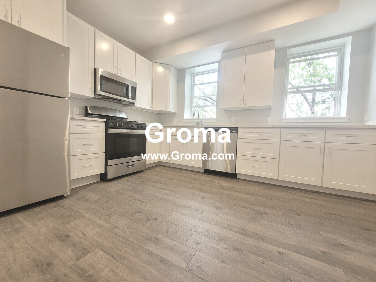 Photo - 334 Warren St