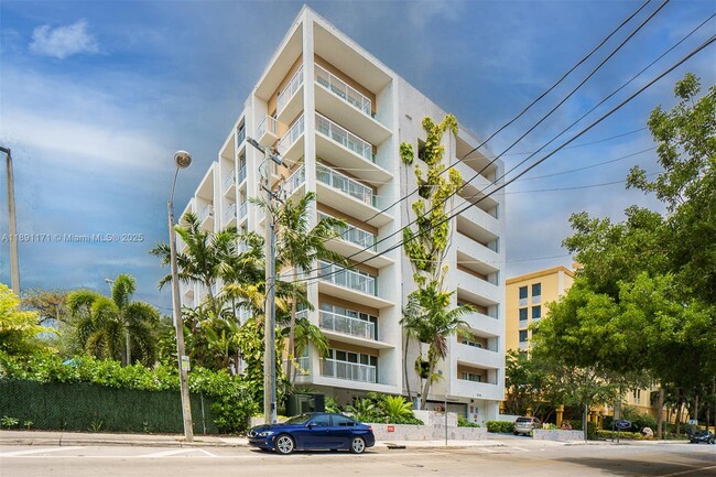 Building Photo - 2740 SW 28th Terrace Unit 306