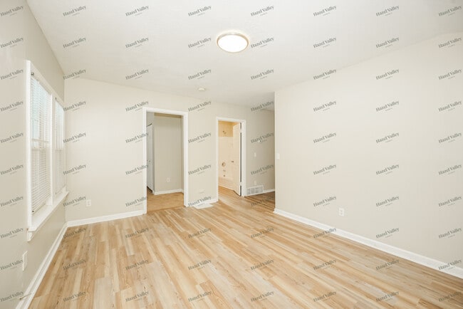 Photo - 964 Woodview Rd