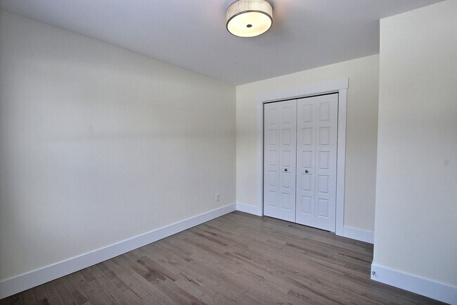 Photo - 396 Glengrove Rd