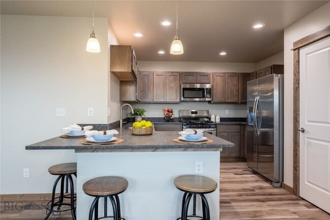 Photo - 2011 Ross Wy Unit B