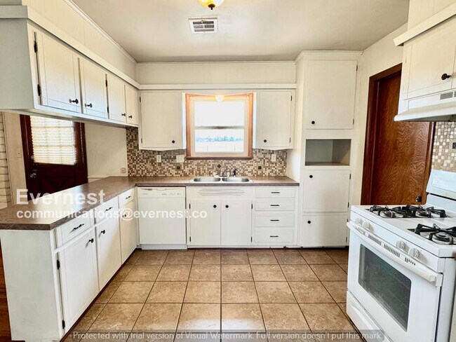 Photo - 3 Bed/2 Bath Home with Garage / Pet-Friendly / Available Now!