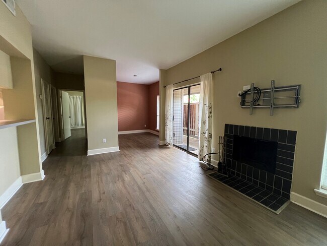Photo - 2025 Augusta Dr Unit 807