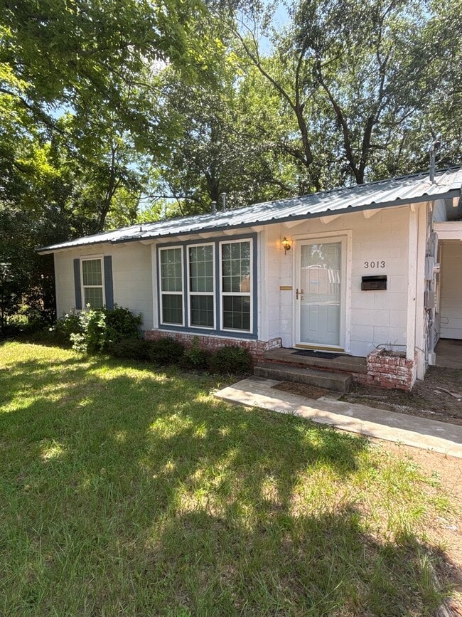 Cute 2/2/1 in the heart of Pollard Park area! - Cute 2/2/1 in the heart of Pollard Park area! House