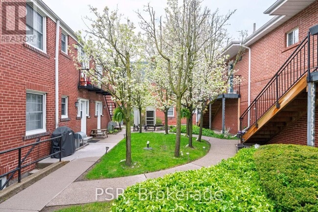 Photo - 1355 Bayview Ave