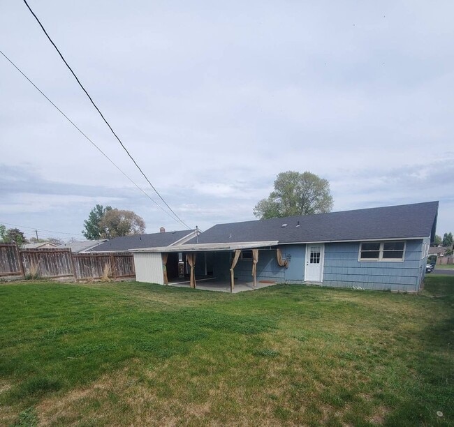 Photo - 3 Bedroom Home with Den