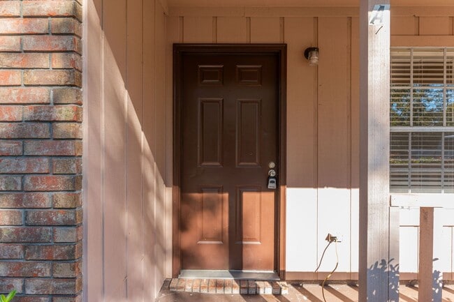 Photo - Quaint duplex!