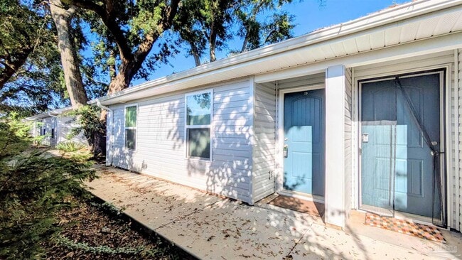 Building Photo - 313 N Navy Blvd Rental