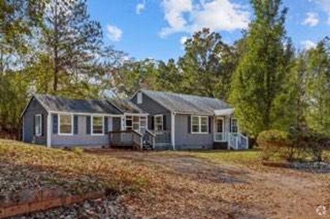 Building Photo - Beautifully Renovated 4 Bedroom 2 Bath Hom... Rental