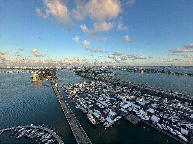 Photo - 555 NE 15th St Unidad TS-A