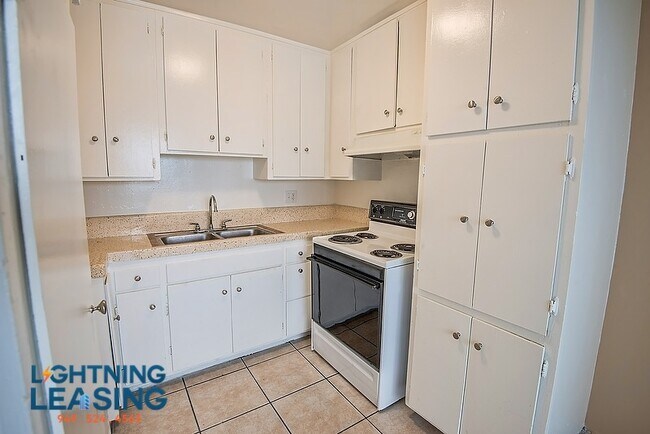 Building Photo - 359 S Commonwealth Ave Unit 14D Rental