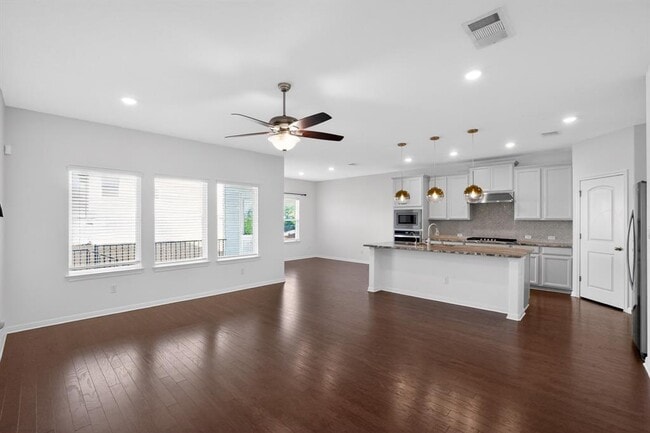 Photo - 108 Meadow Wood Cv