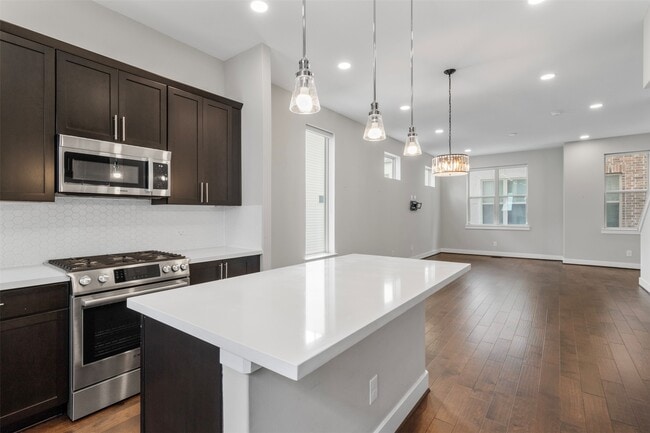 Photo - 719 Schwartz St