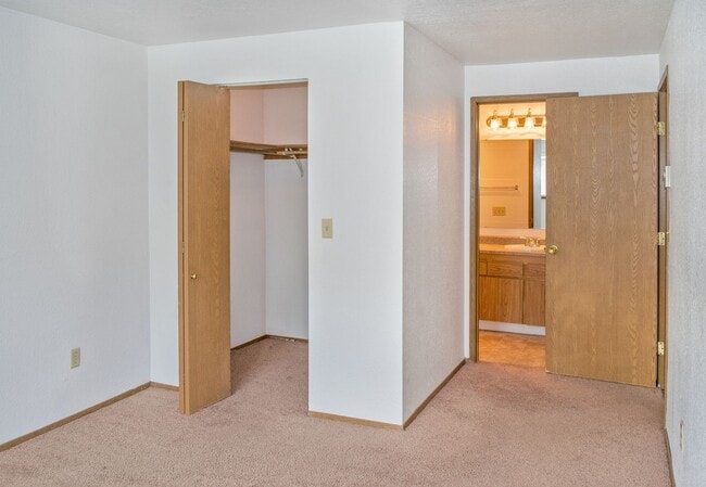 Crowne Pointe Apartments