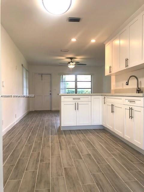 Photo - 215 SW 10th St Unit 0