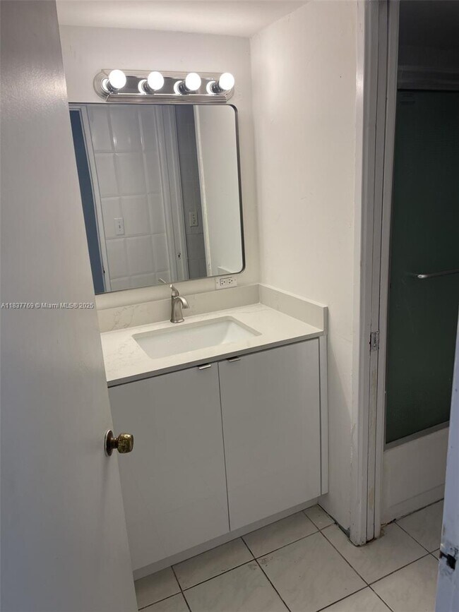 Photo - 17011 N Bay Rd Unit 406