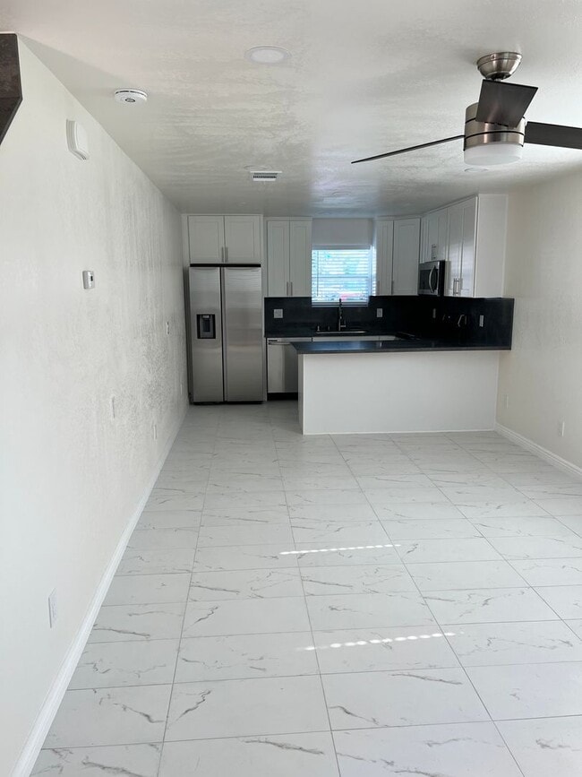 $2,850 - 2 Bed 1 Bath House in San Diego - $2,850 - 2 Bed 1 Bath House in San Diego
