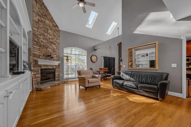 Photo - 2185 Roswell Dr