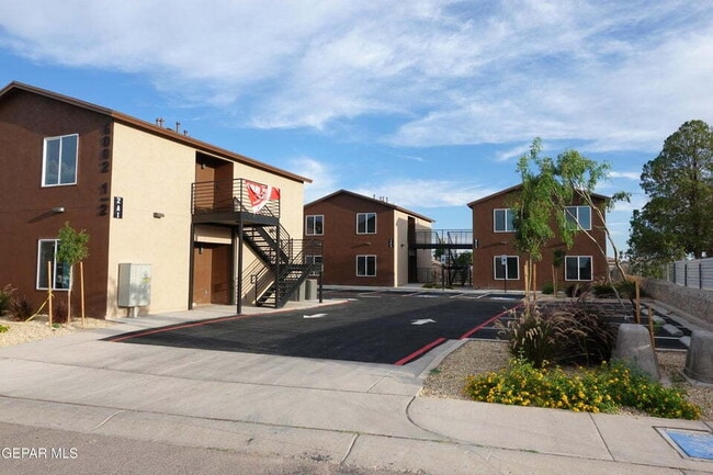 Building Photo - 2-bedroom, 1-bath brand new apartment in 79924 Unit #2
