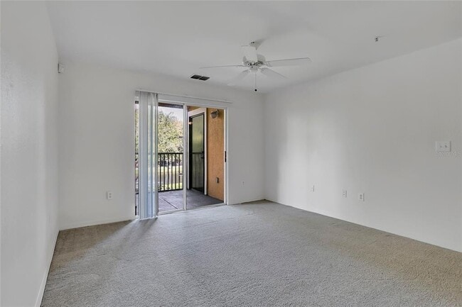 Photo - 5467 Vineland Rd Unidad 6210