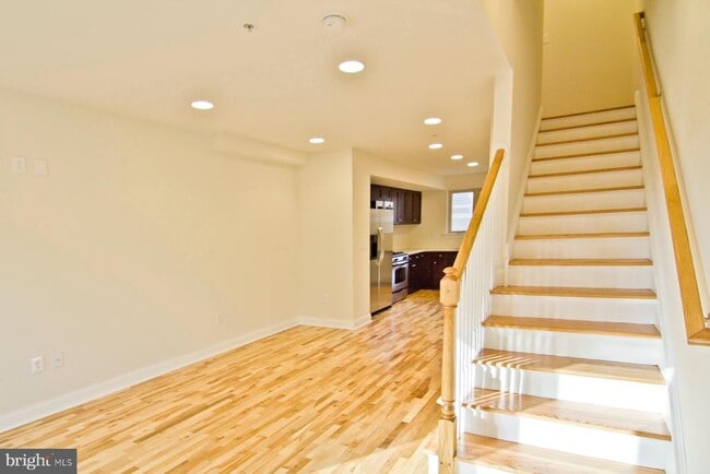 Building Photo - 1136 Hope St