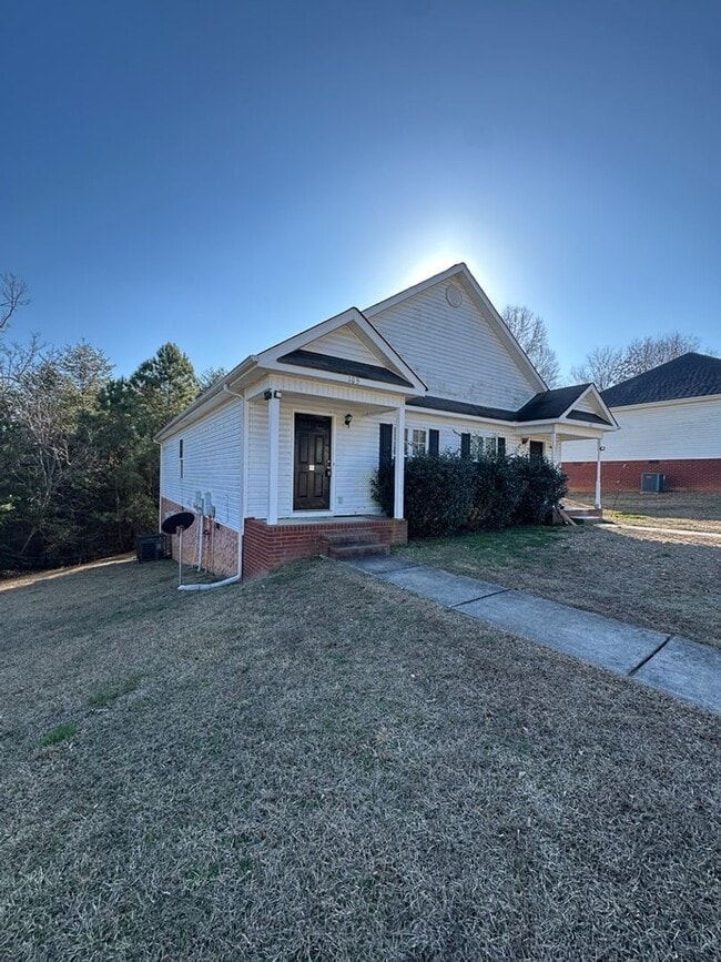 Photo - 2 Bedroom 1 Bathroom in Beautiful Chickamauga! Pet Friendly!