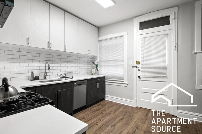 Building Photo - 3908 W Roscoe St Unit 2