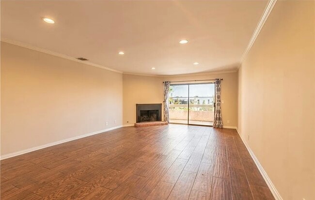 Building Photo - 9906 Owensmouth Ave Rental