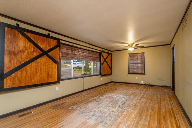 Photo - 3813 Hillside Dr