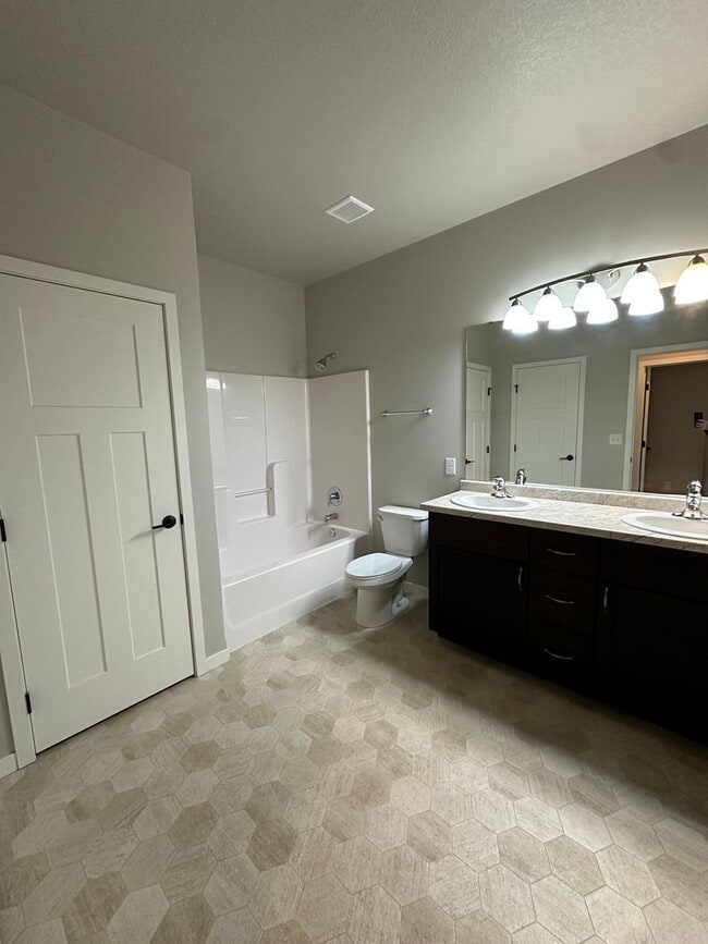 Photo - 3226 31st St S