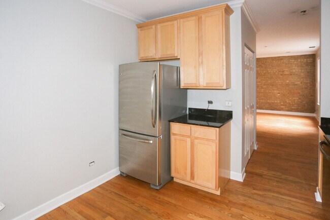 Photo - 638 W Roscoe St Unit 1
